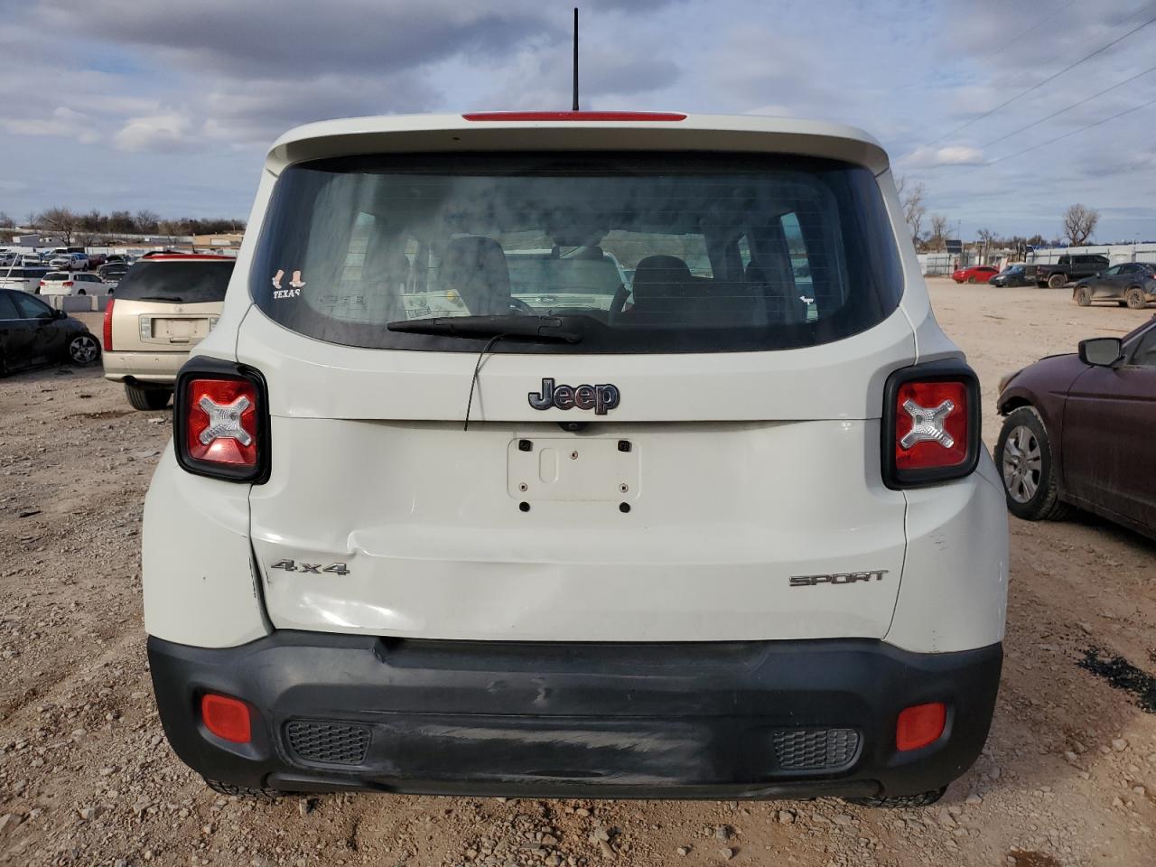 2016 Jeep Renegade - Image 6