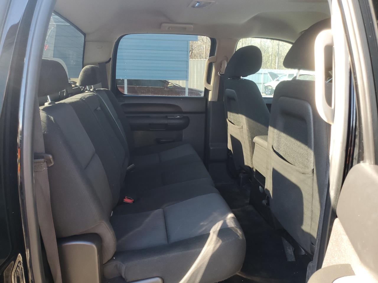2010 Chevrolet Silverado - Image 10