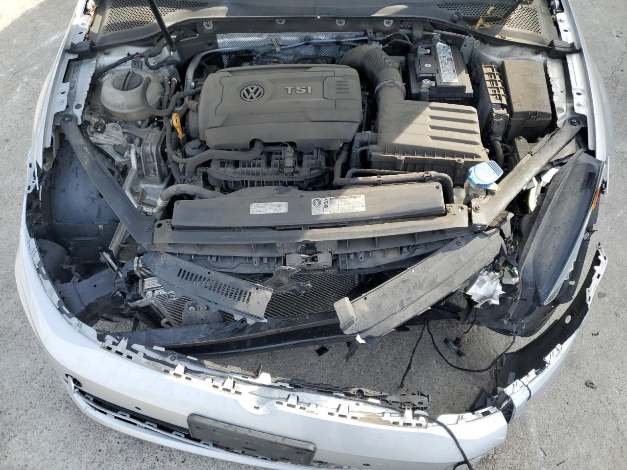 2016 Volkswagen GTI - Image 11