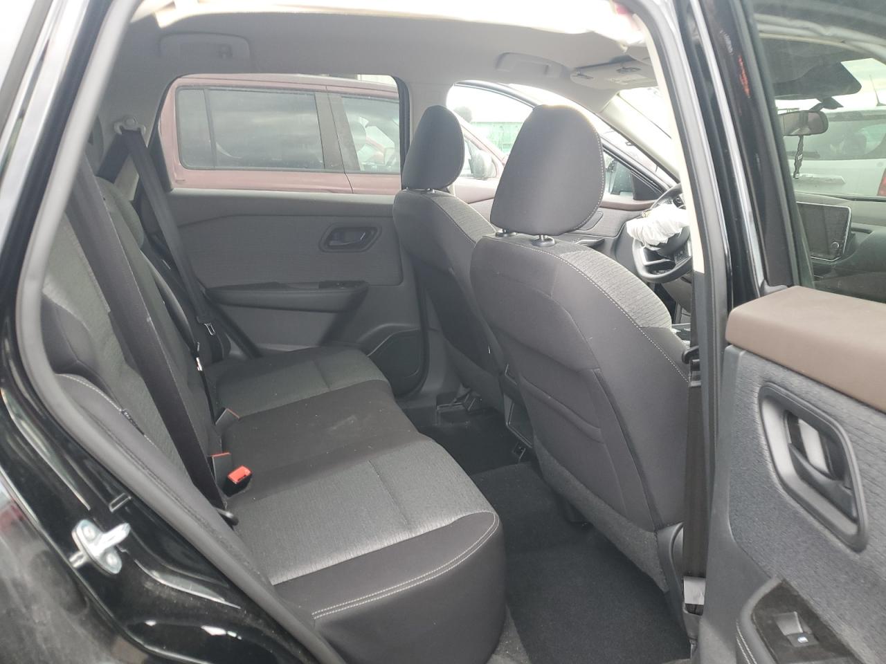 2021 Nissan Rogue - Image 10