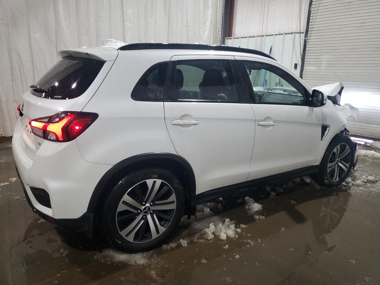 2021 Mitsubishi Outlander - Image 3