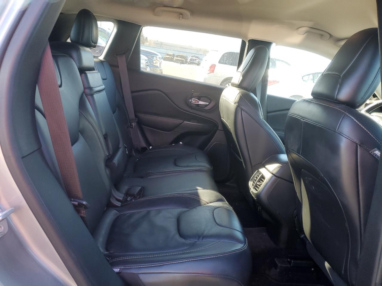2016 Jeep Grand Cherokee - Image 11