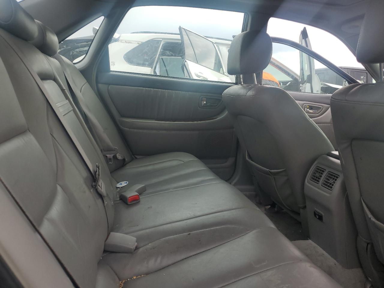 2001 Toyota Avalon - Image 10