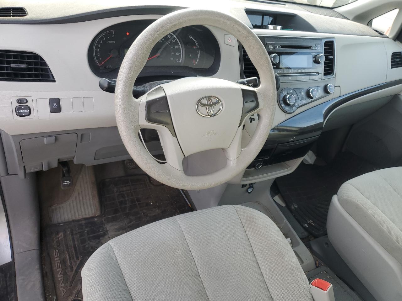 2013 Toyota Sienna - Image 8