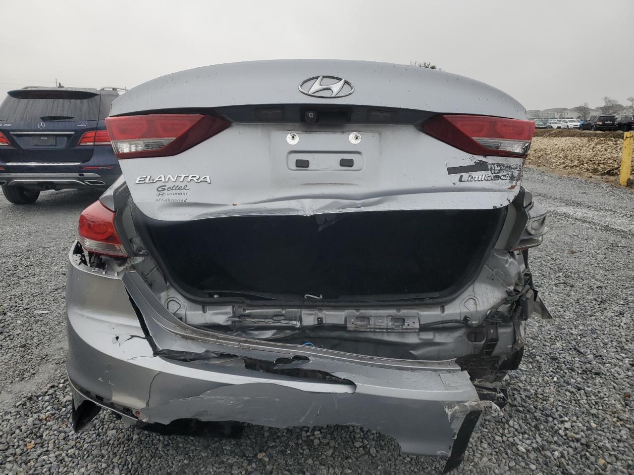 2017 Hyundai Elantra - Image 6