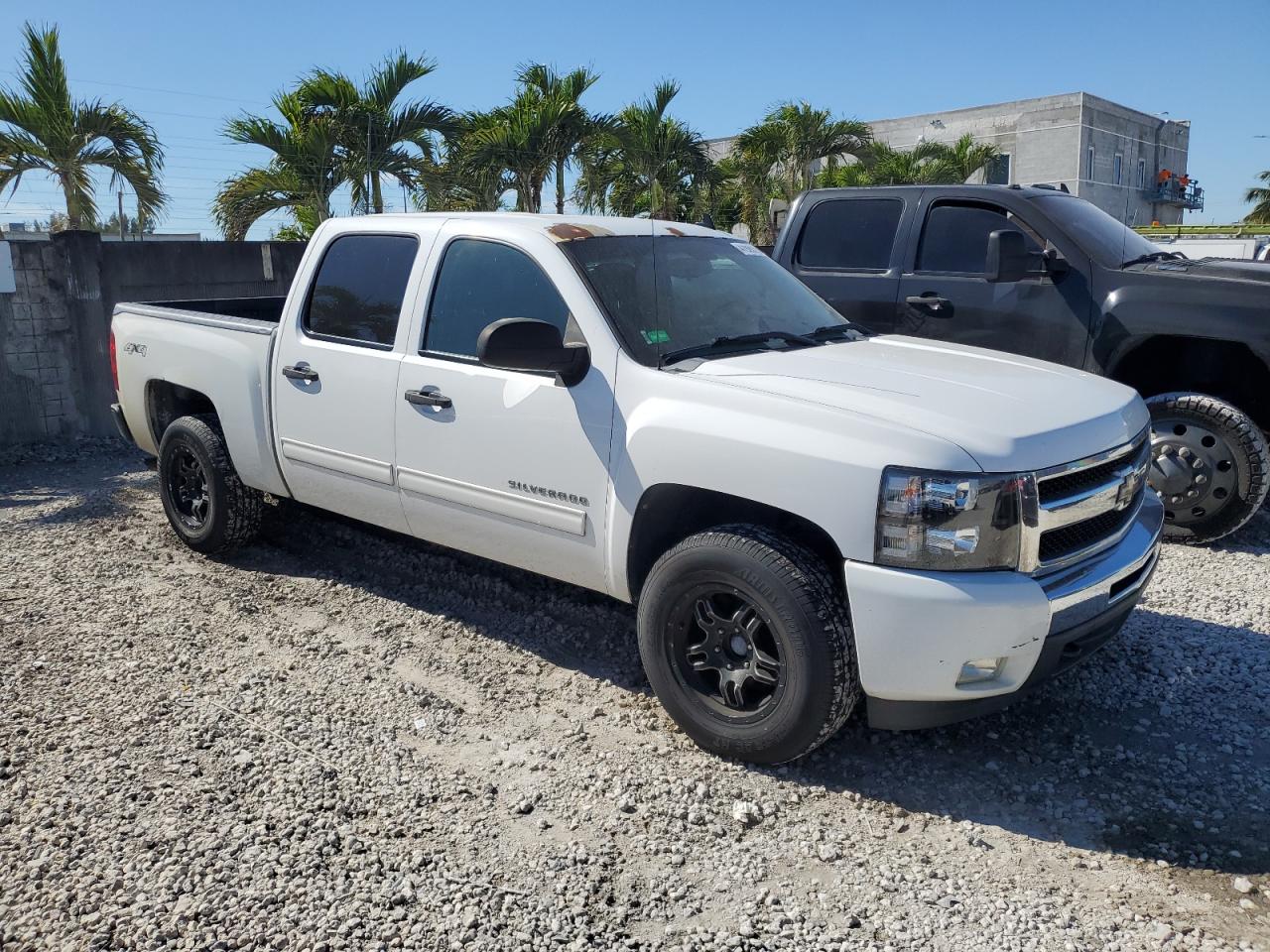 2011 Chevrolet Silverado - Image 4