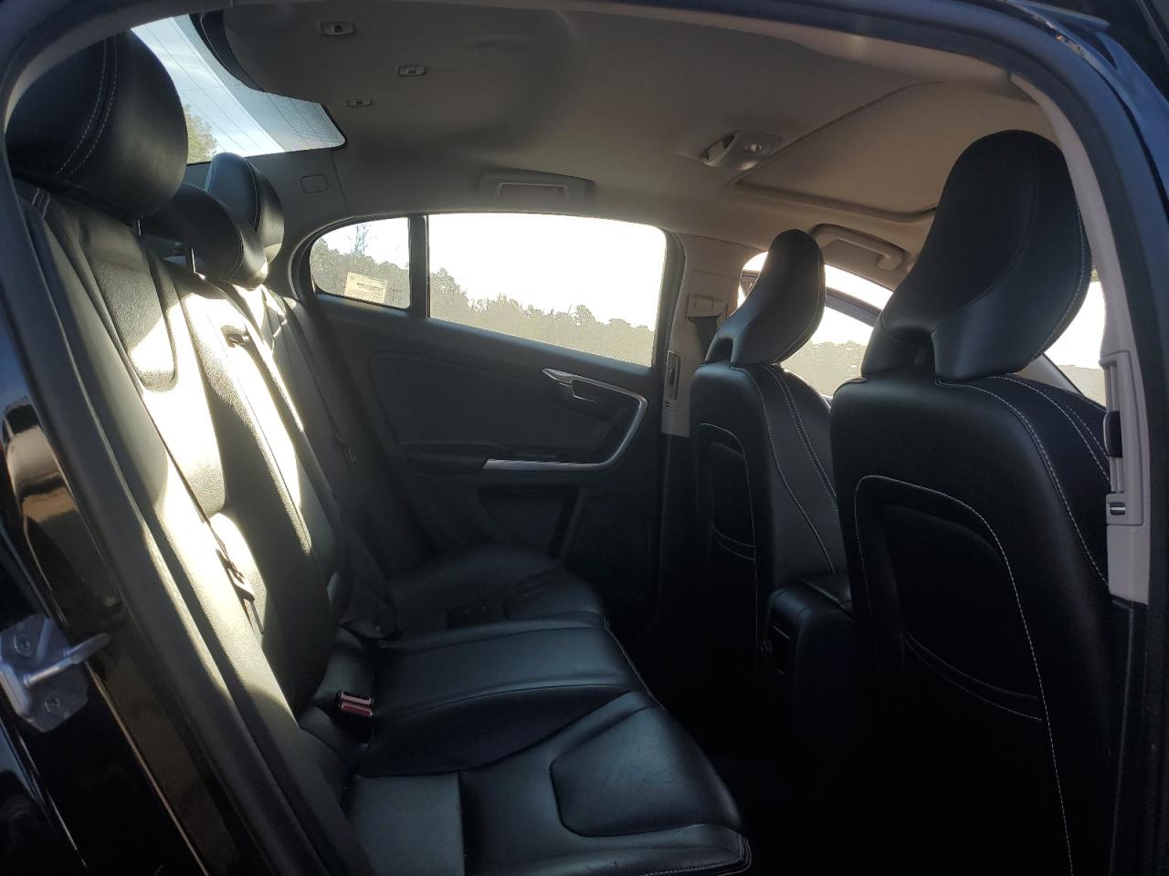 2017 Volvo S60 - Image 11