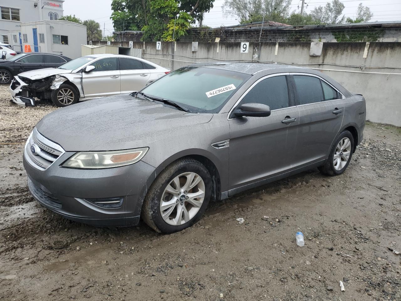 2011 Ford Taurus - Image 1