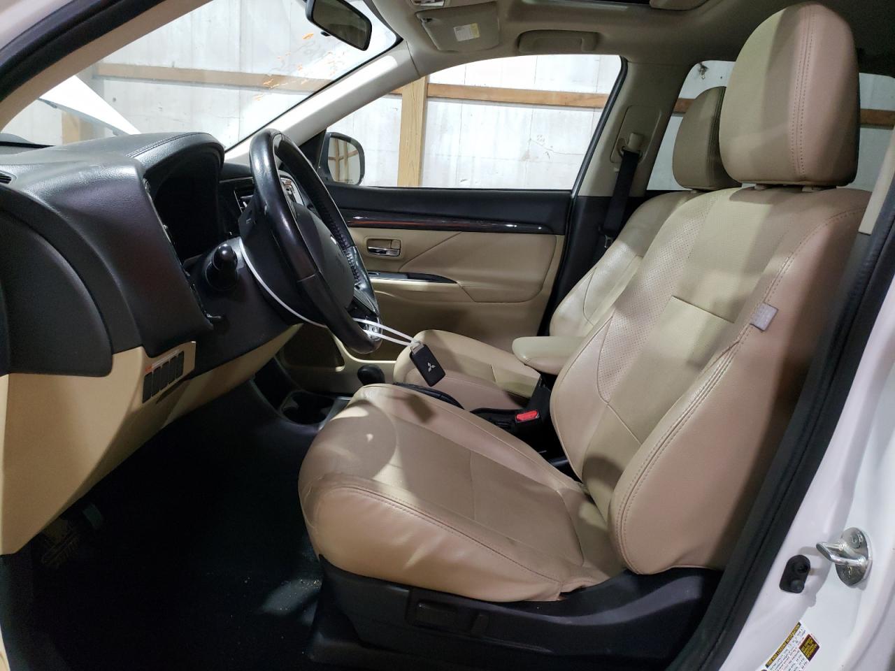 2016 Mitsubishi Outlander - Image 7