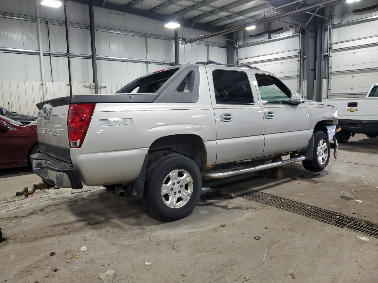 2004 Chevrolet Avalanche - Image 3