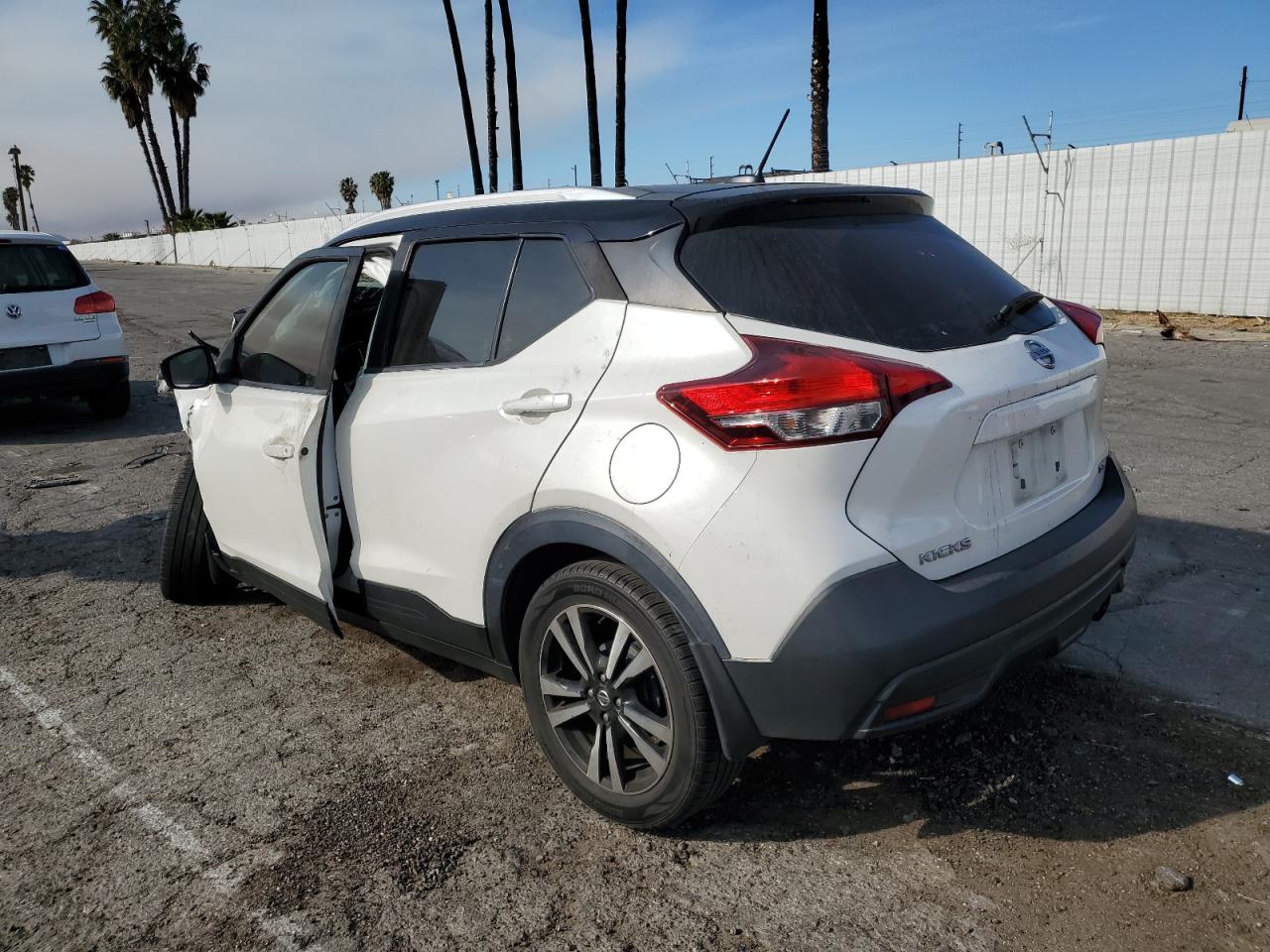 2018 Nissan Kicks - Image 2