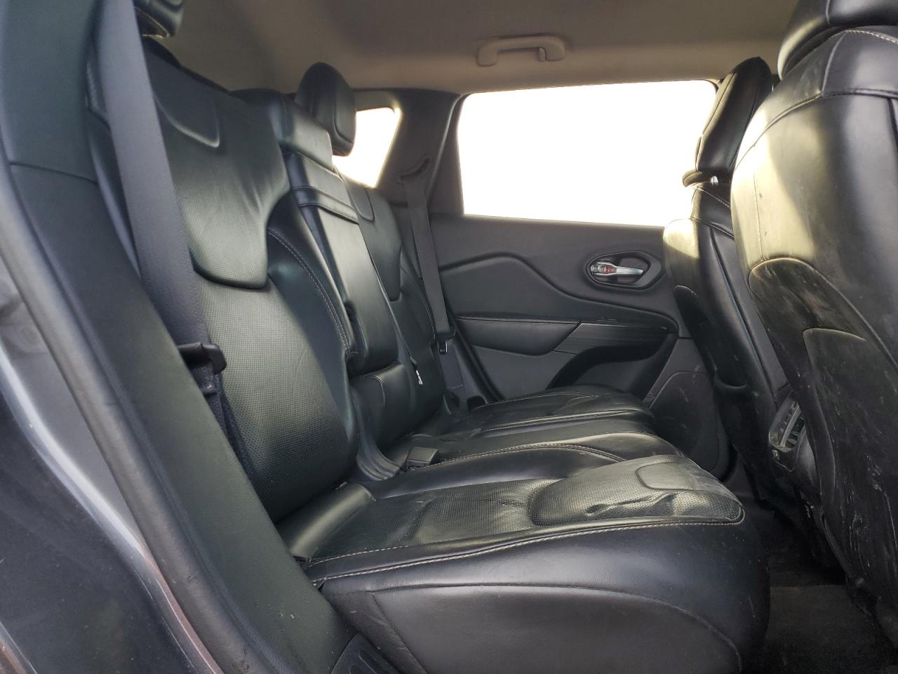 2016 Jeep Grand Cherokee - Image 11