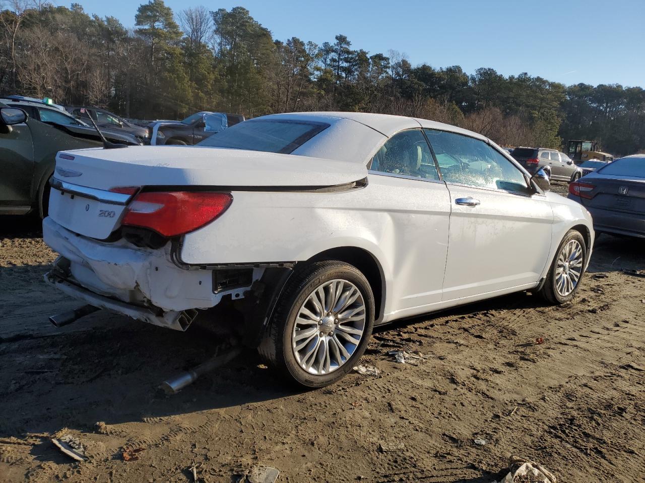 2013 Chrysler 200 - Image 3