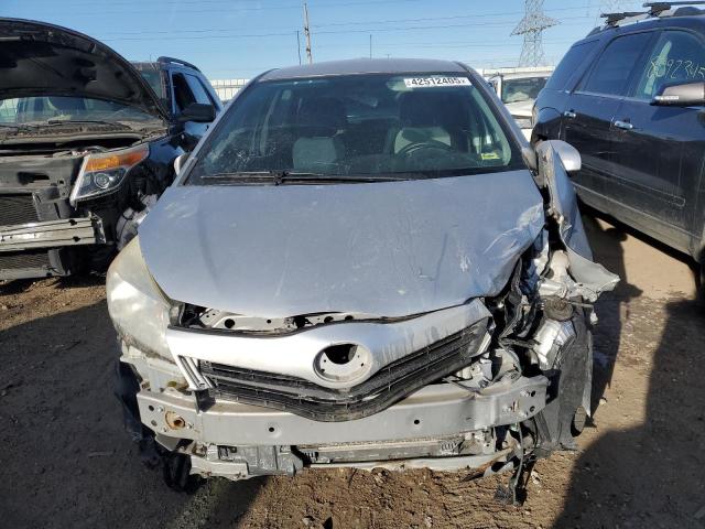 Hatchbacks TOYOTA YARIS 2012 Srebrny