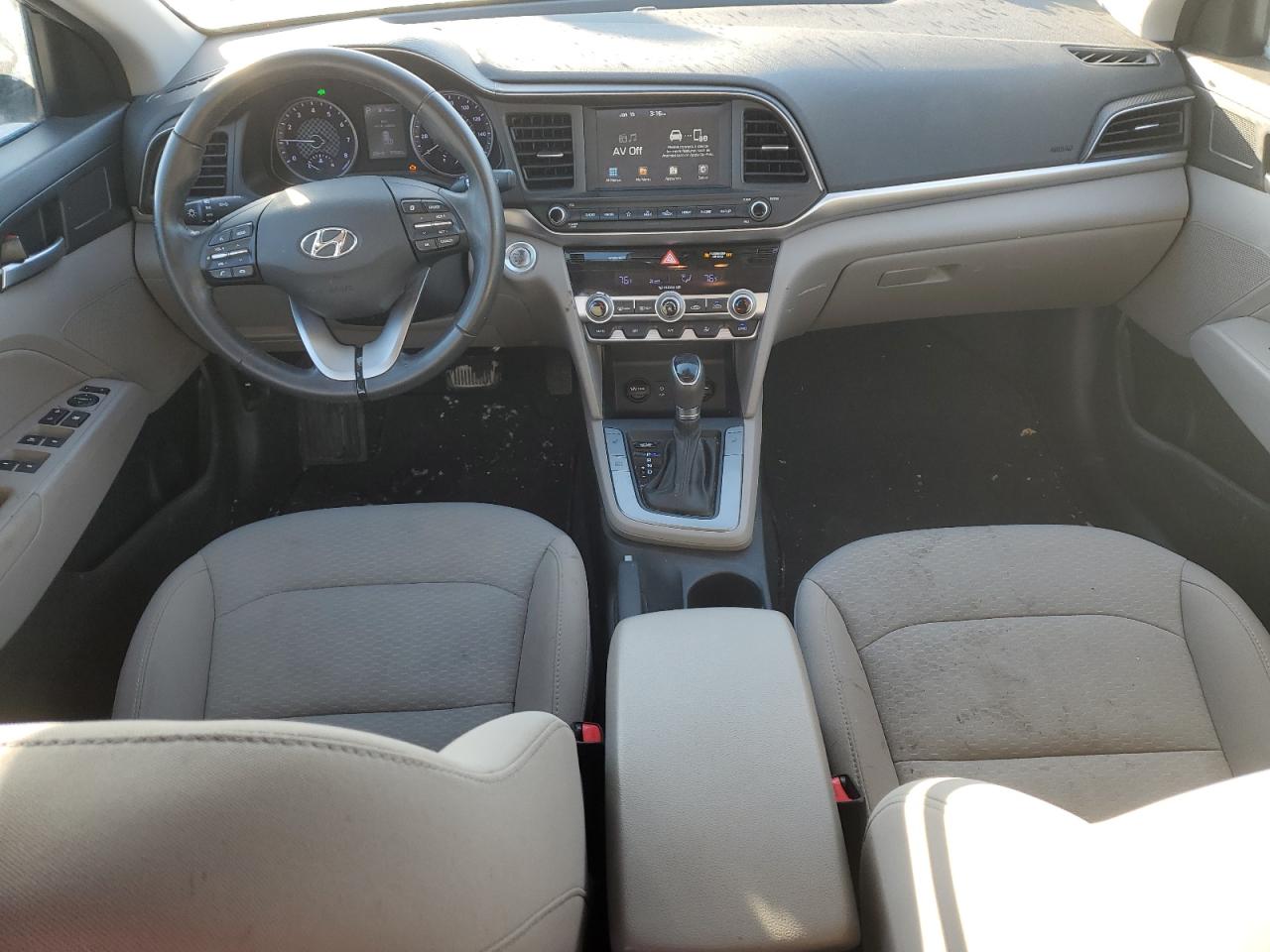 2019 Hyundai Elantra - Image 8