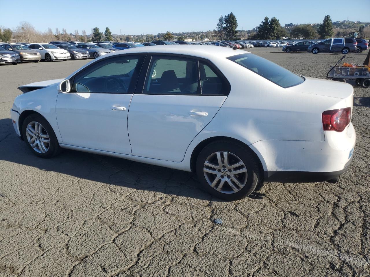 2009 Volkswagen Jetta - Image 2