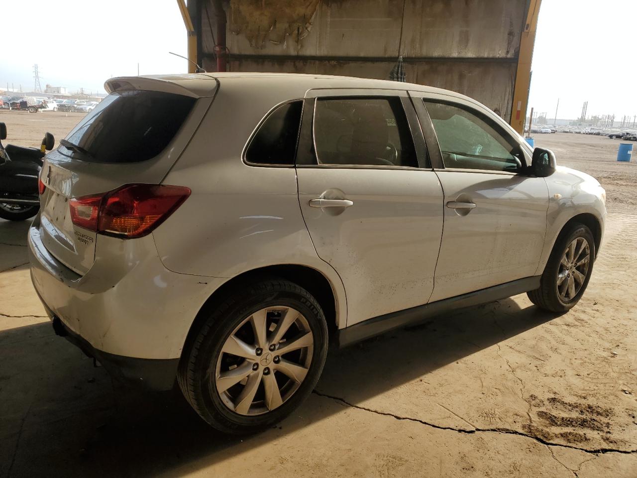 2015 Mitsubishi Outlander - Image 3