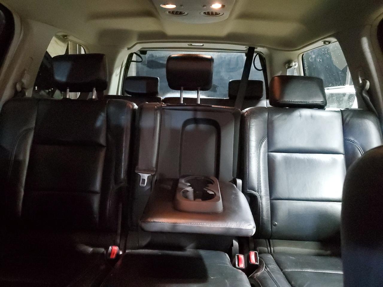 2010 Infiniti QX56 - Image 10