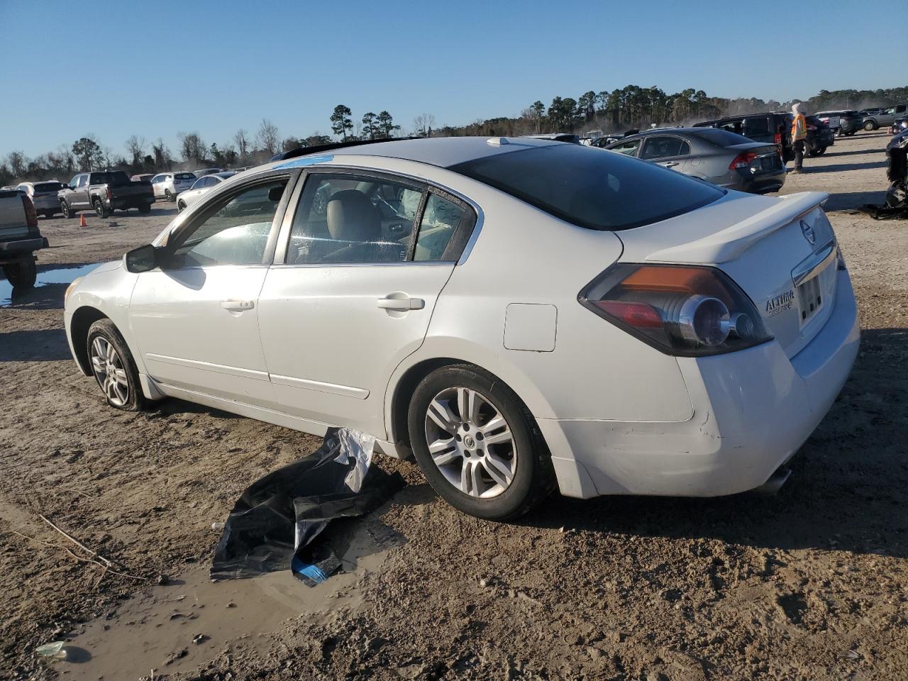 2010 Nissan Altima - Image 2