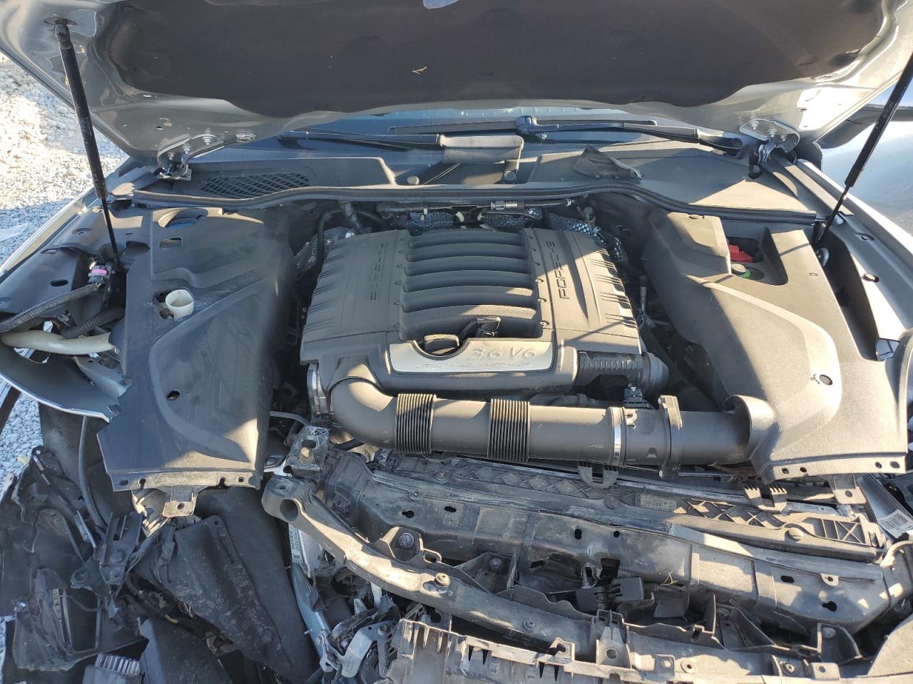 2017 Porsche Cayenne - Image 13