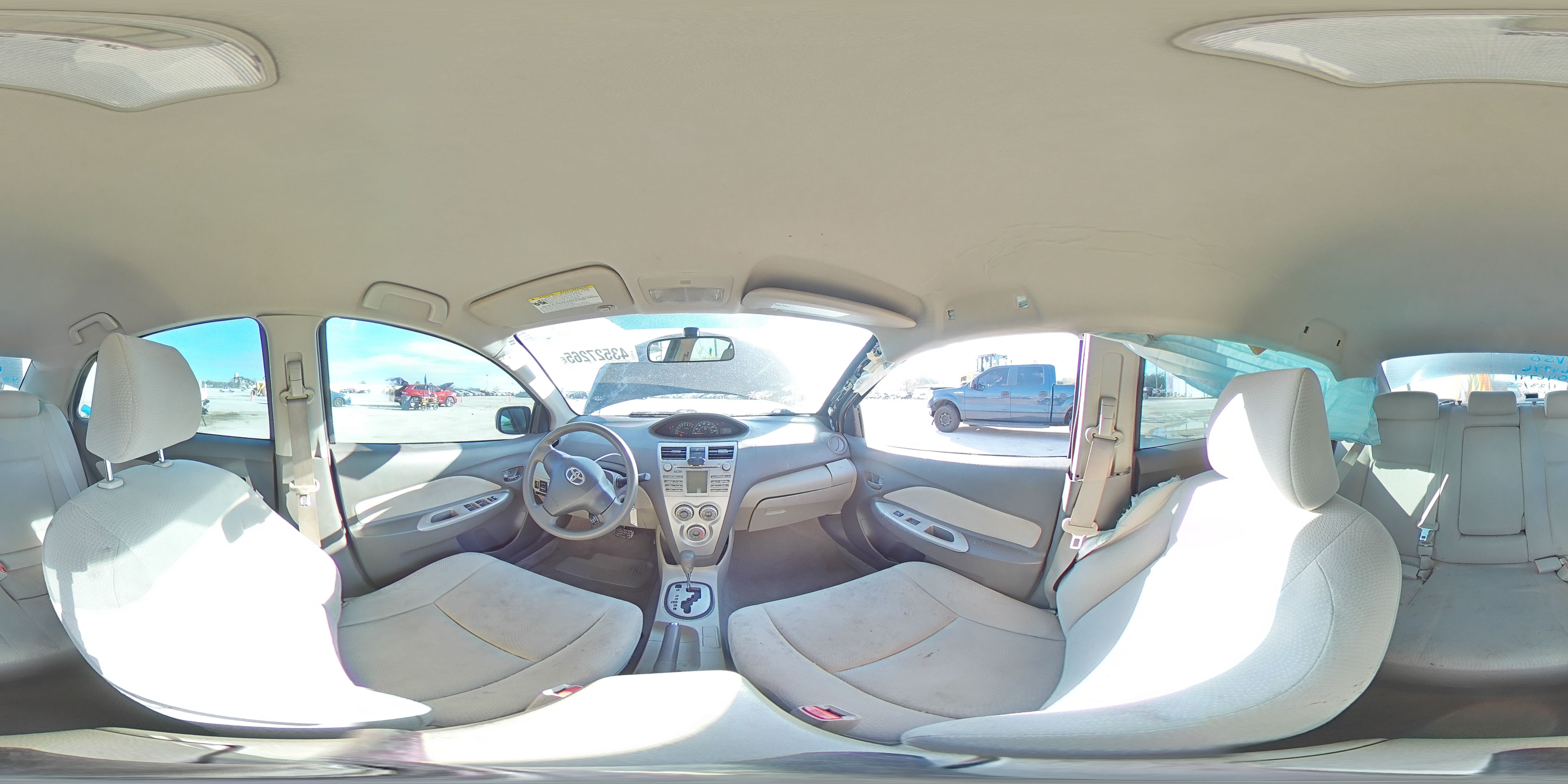 2009 Toyota Yaris - Image 13