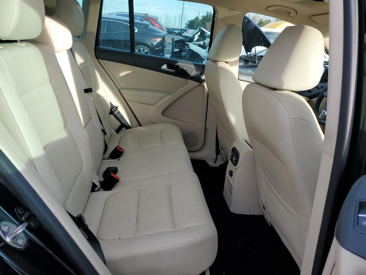 2016 Volkswagen Tiguan - Image 11
