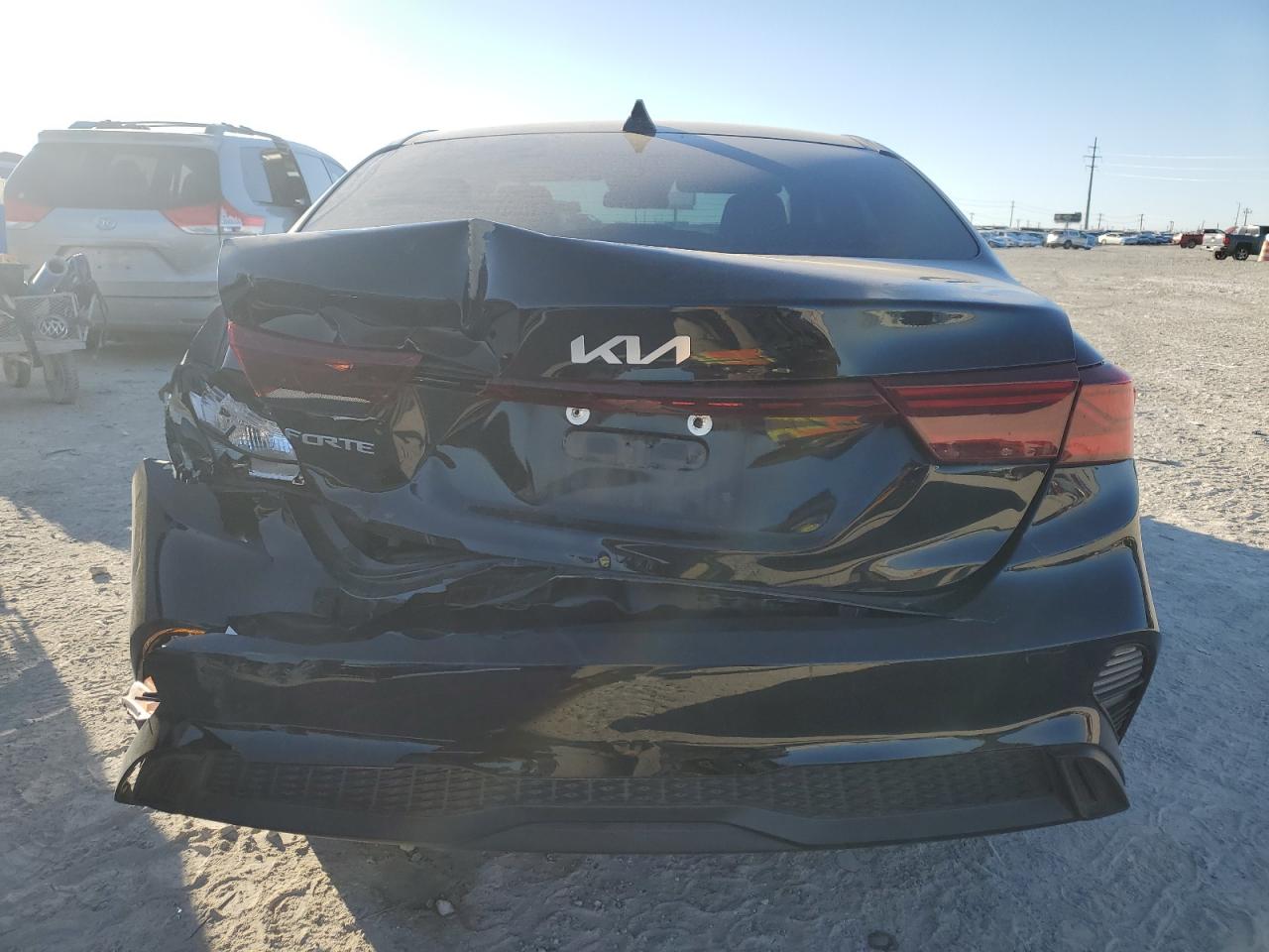 2022 Kia Forte - Image 6