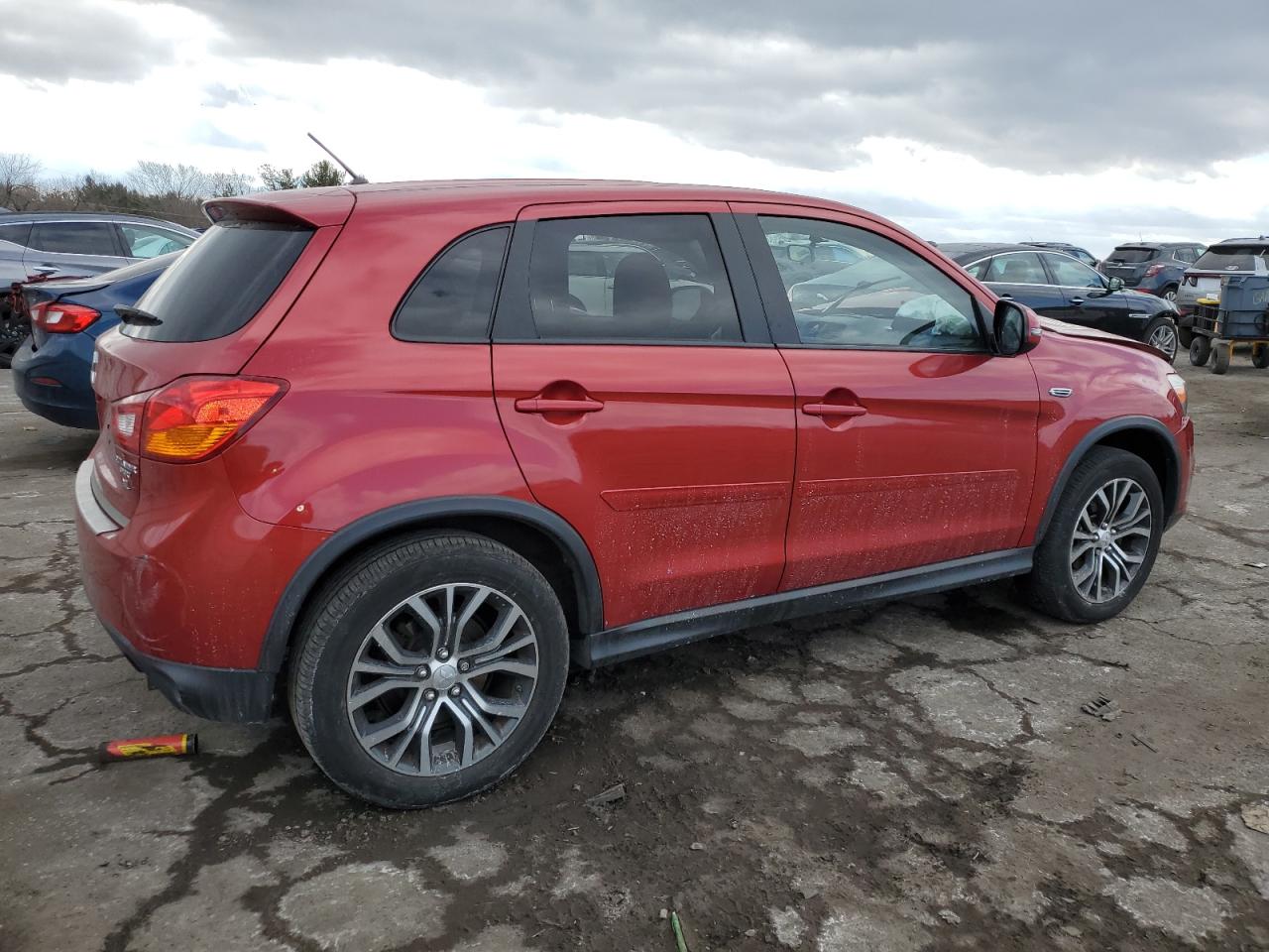 2016 Mitsubishi Outlander - Image 3