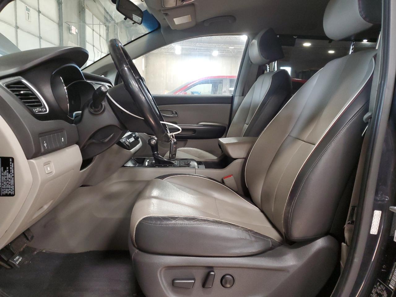 2017 Kia Sedona - Image 7