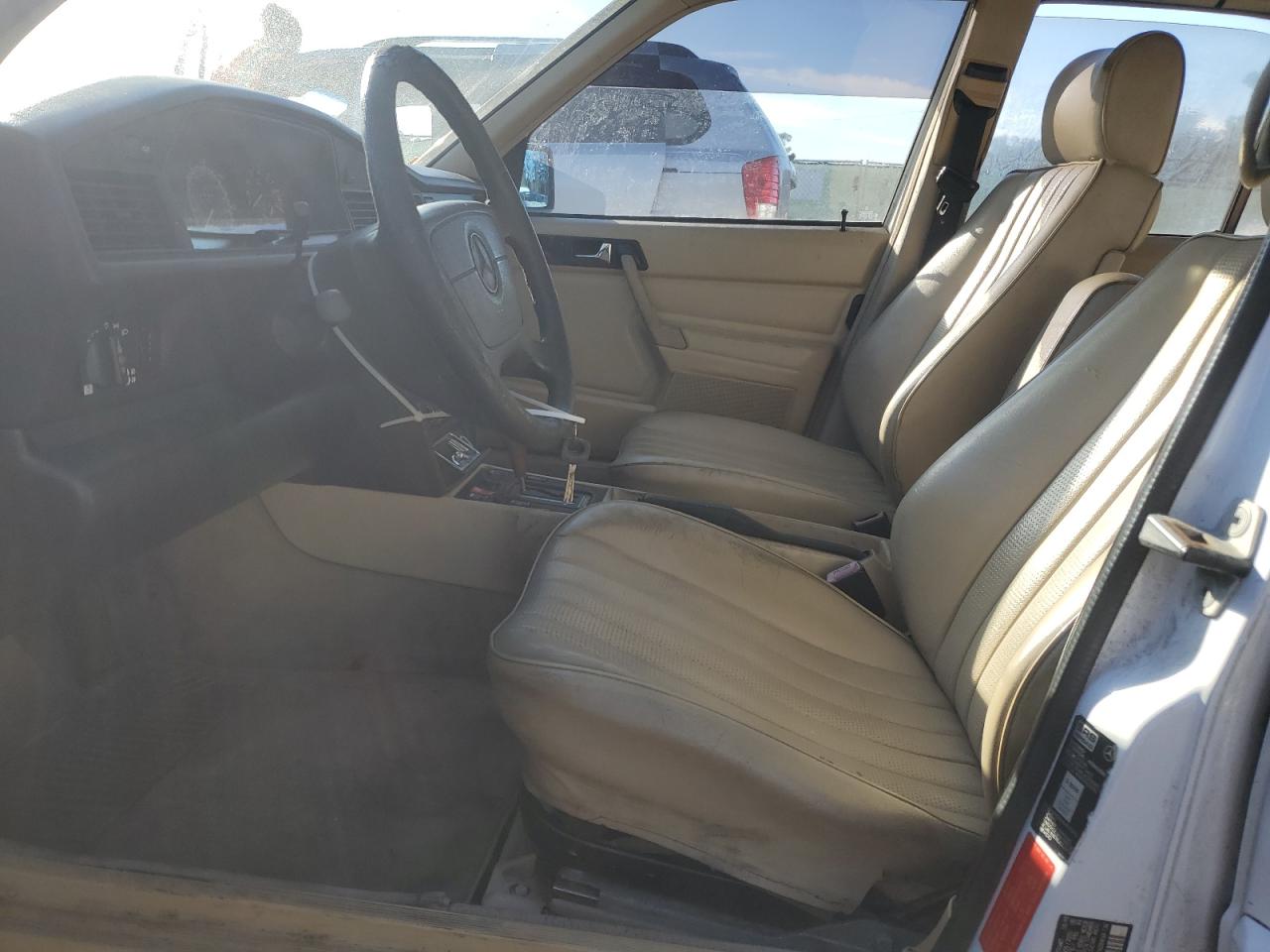 1993 Mercedes-Benz 190 E 2.6 VIN: WDBDA29D3PG070284 Lot: 87027414