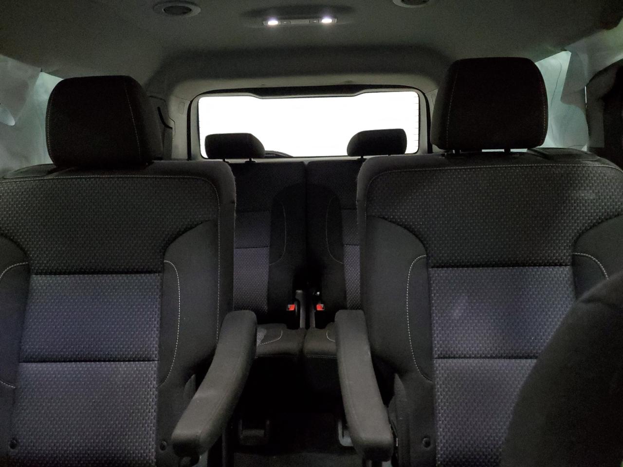 2022 GMC Acadia - Image 10