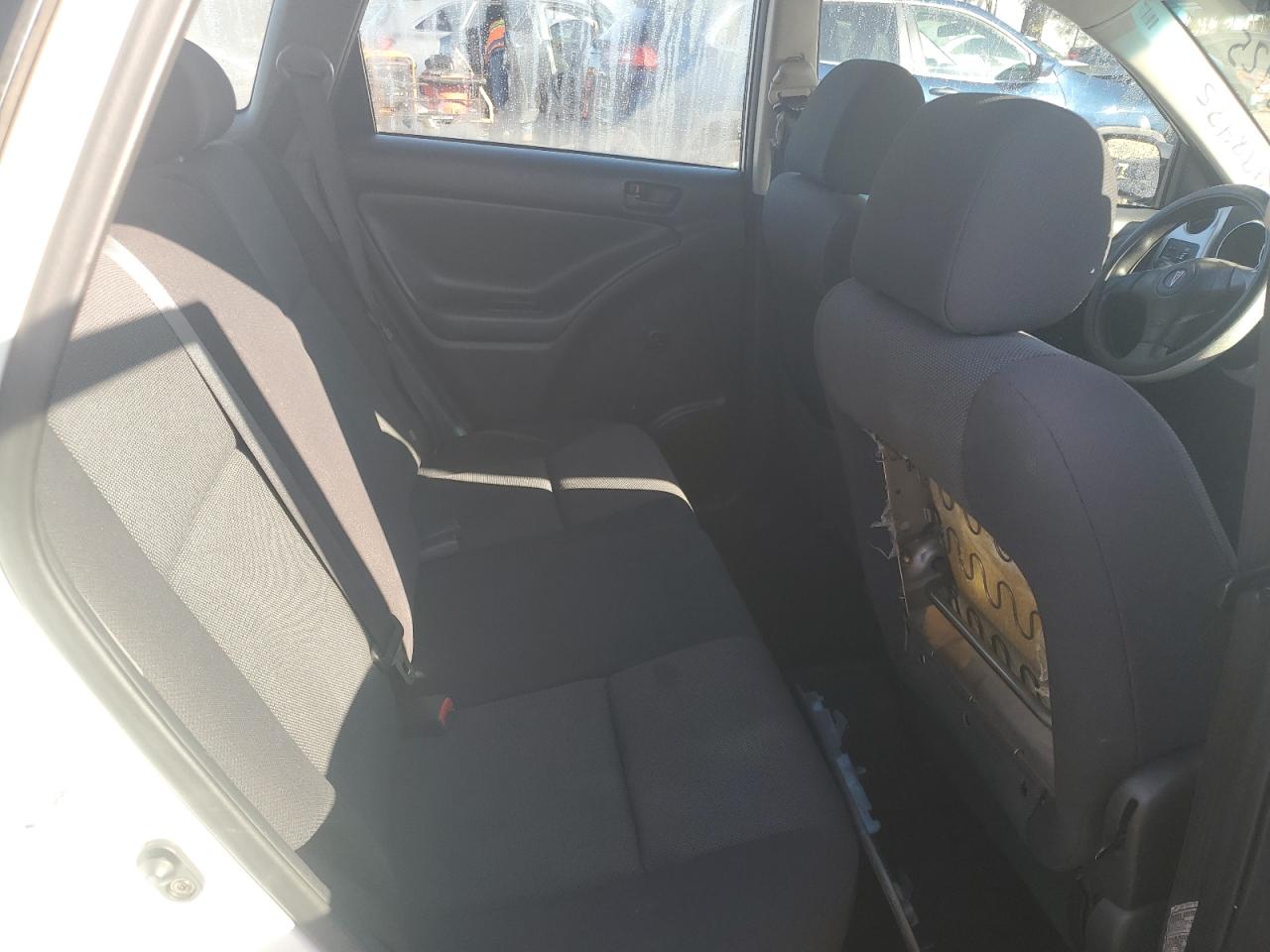 2004 Pontiac Vibe - Image 10
