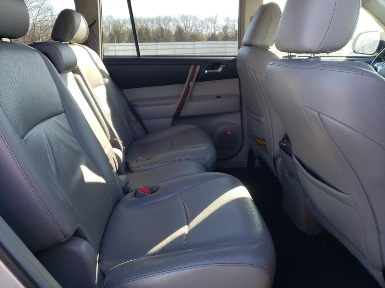 2011 Toyota Highlander - Image 11