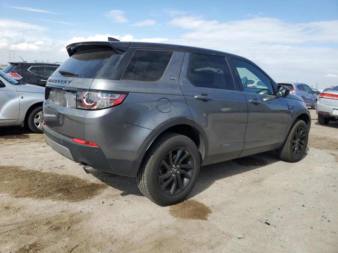 2017 Land Rover Discovery - Image 3