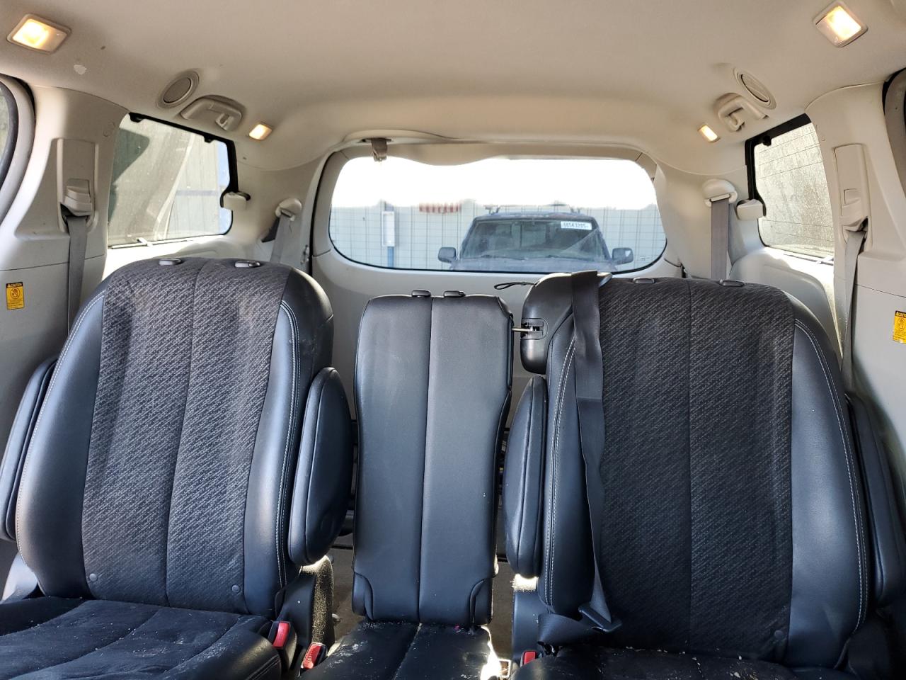 2012 Toyota Sienna - Image 10
