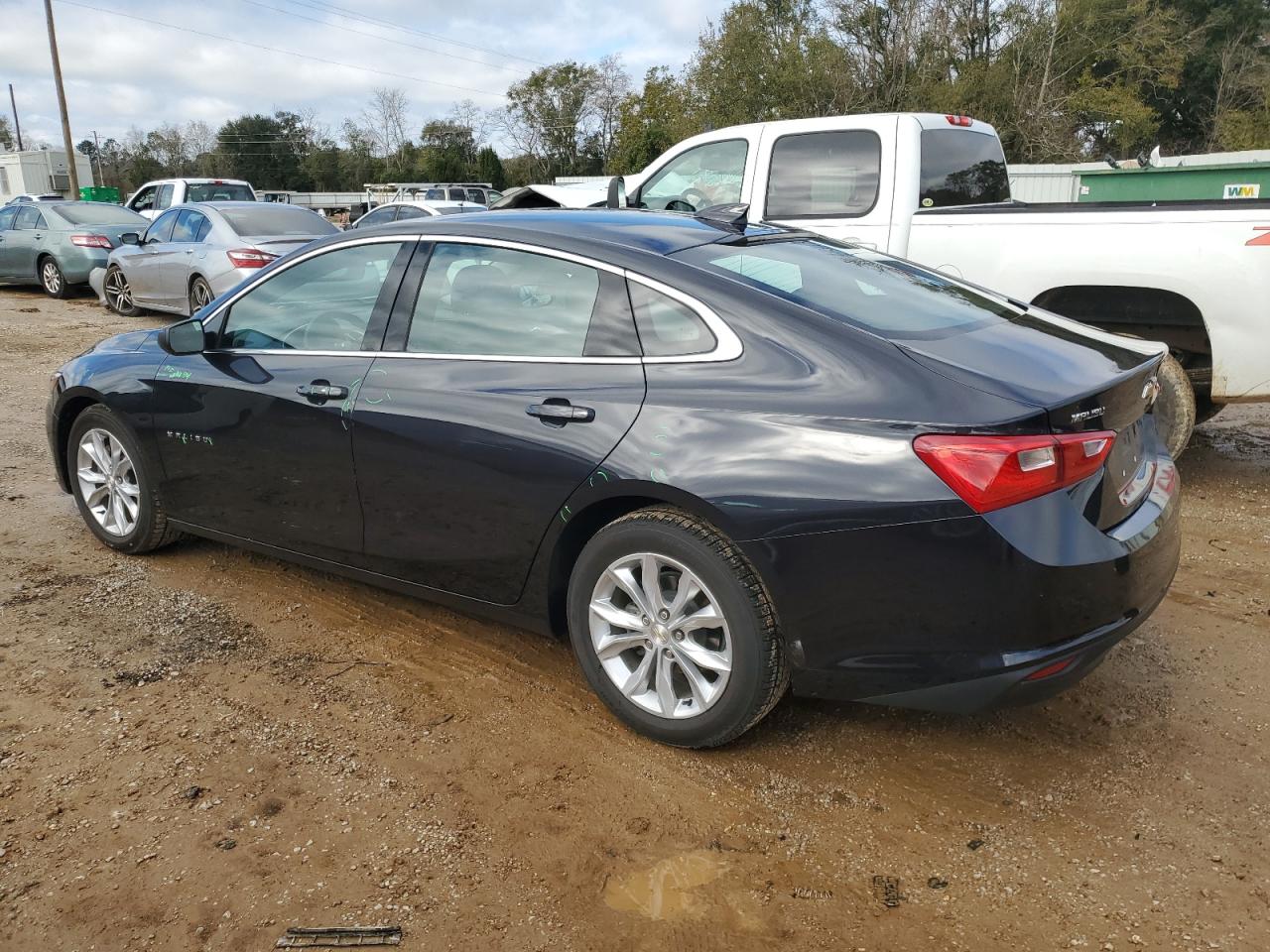2023 Chevrolet Malibu - Image 2