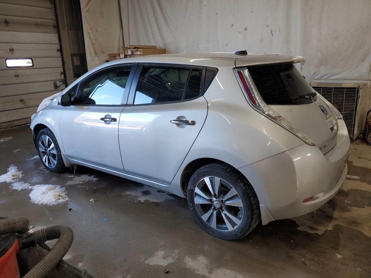2017 Nissan Leaf - Image 2