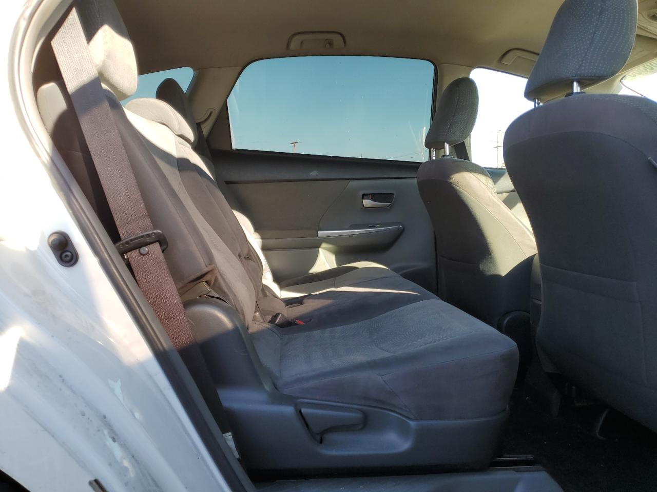 2012 Toyota Prius - Image 10
