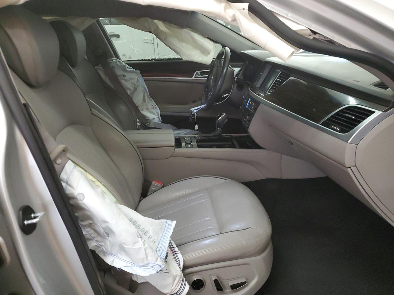 2015 Hyundai Genesis - Image 7