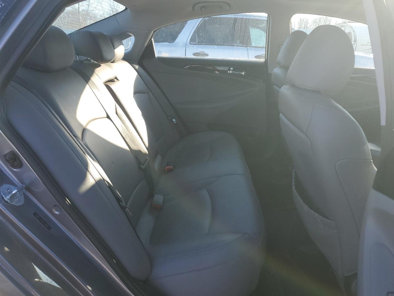 2013 Hyundai Sonata - Image 10