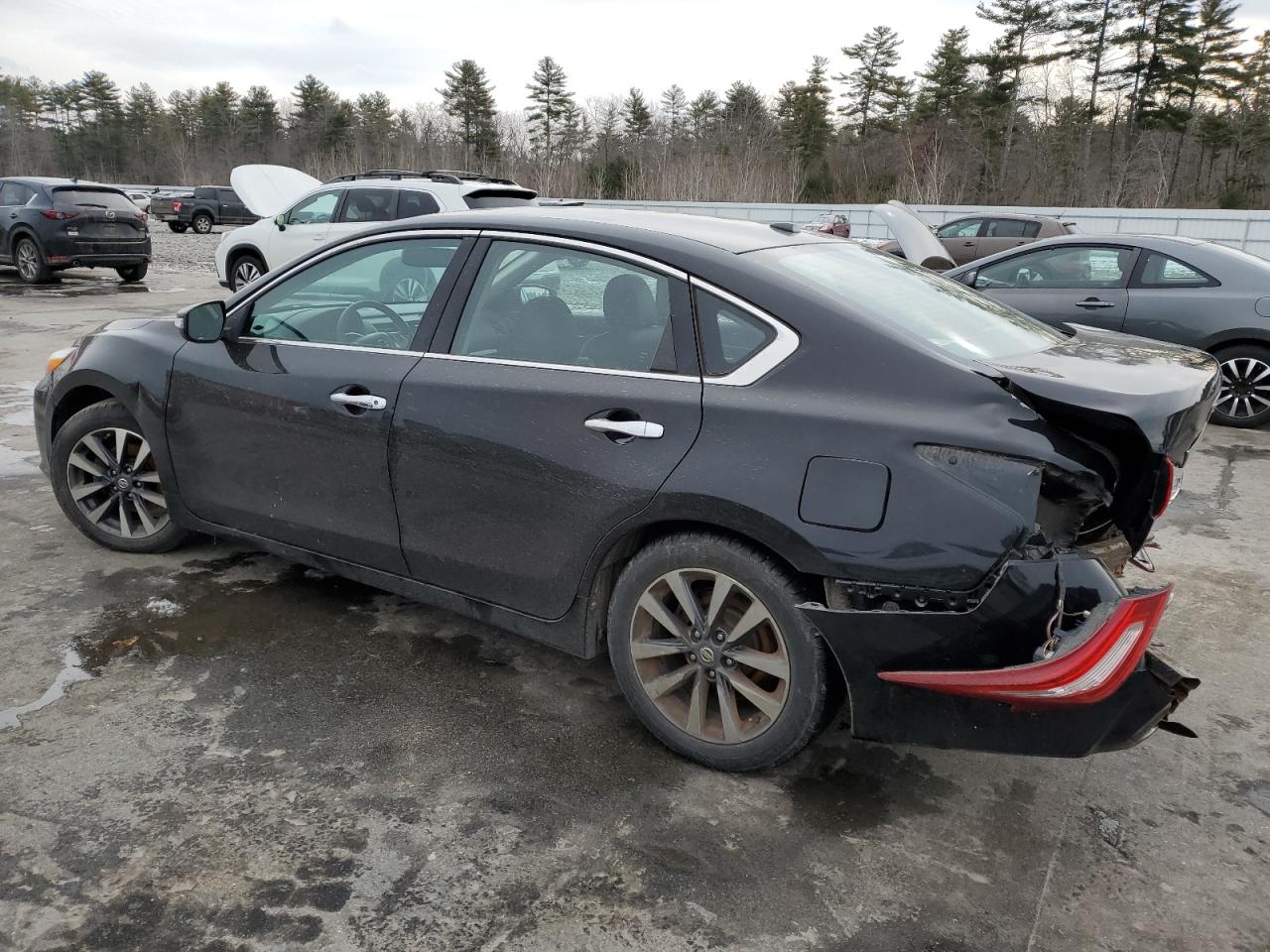 2017 Nissan Altima - Image 2