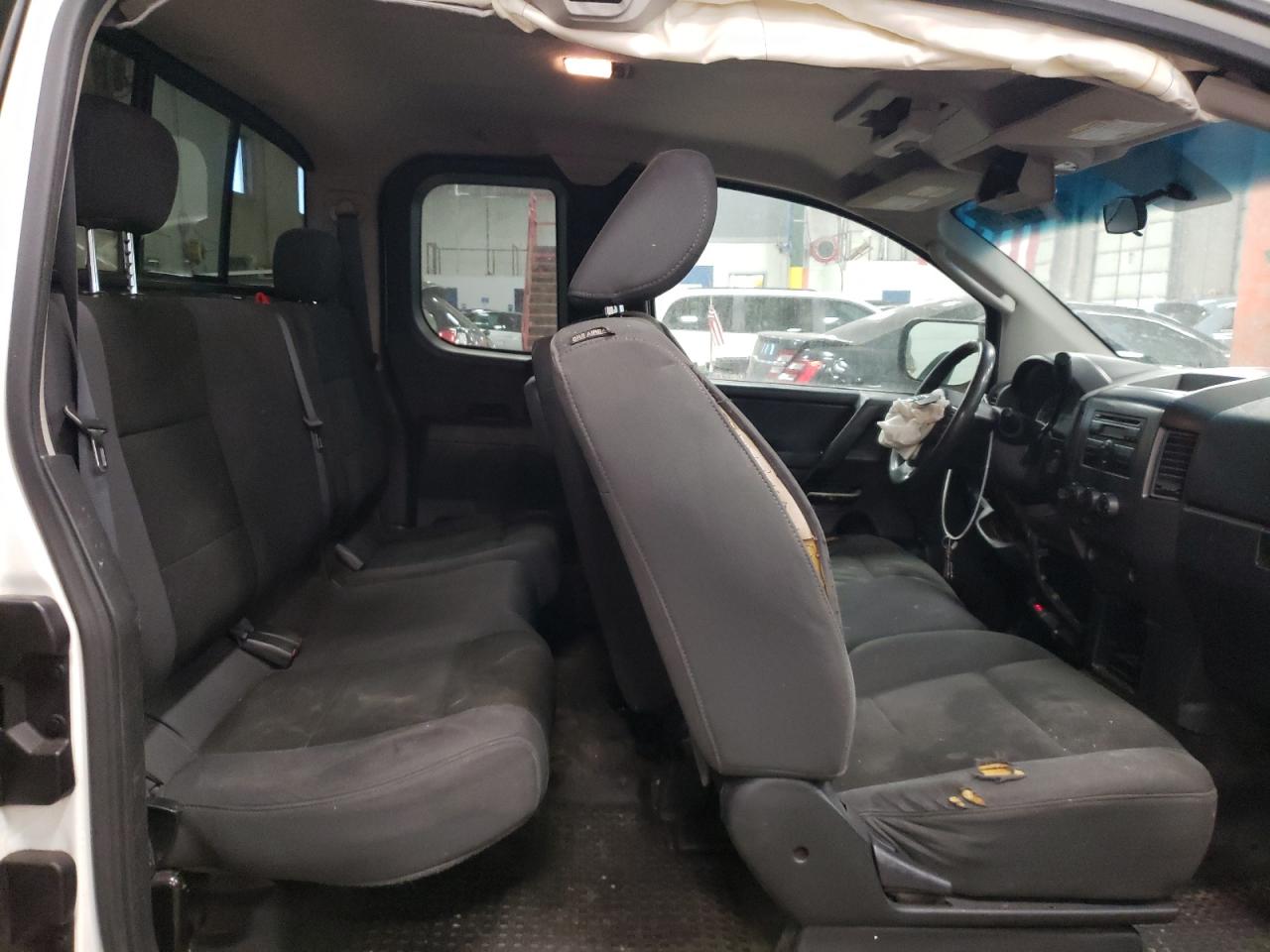 2010 Nissan Titan - Image 10