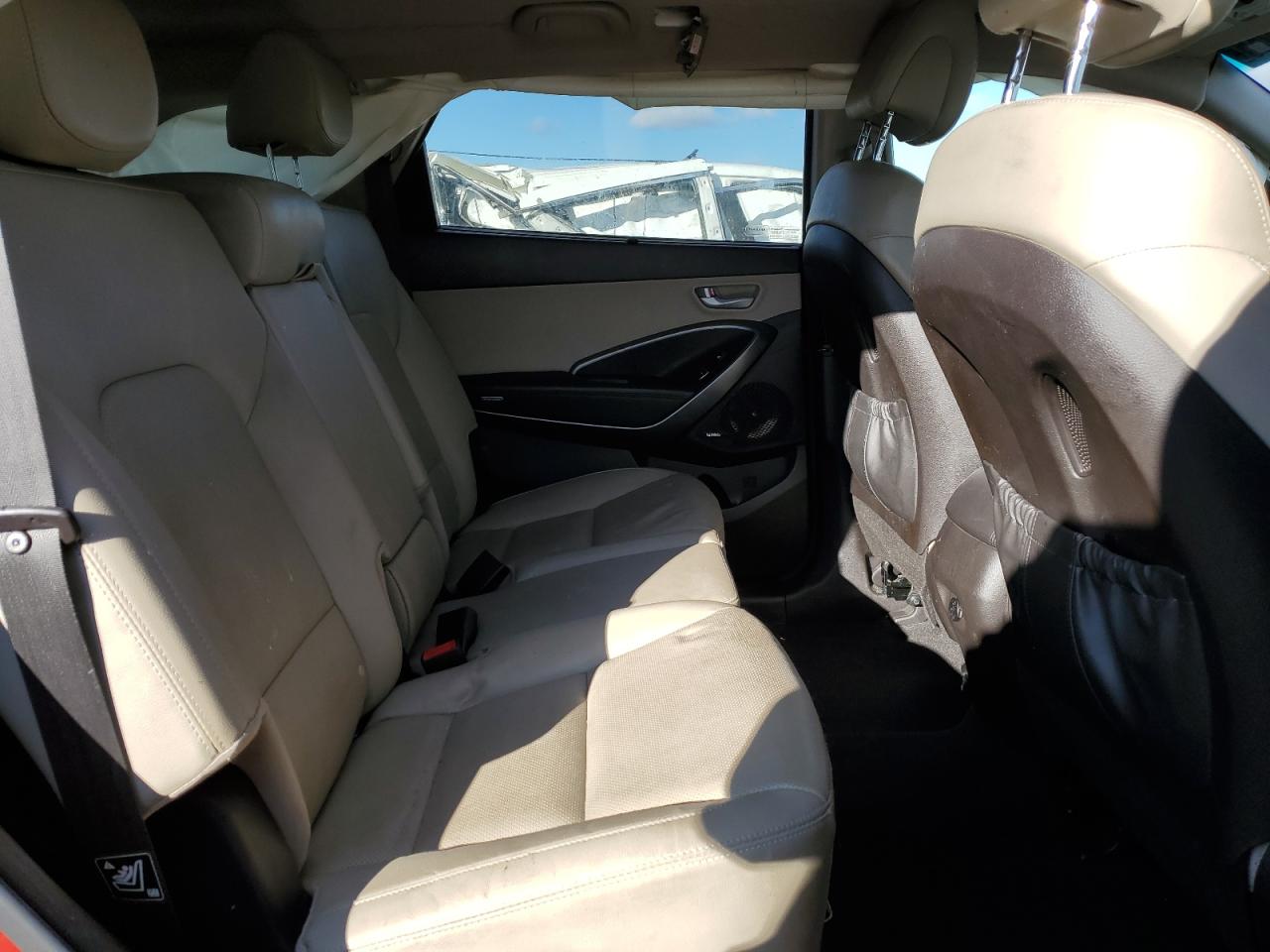 2017 Hyundai Santa Fe - Image 10