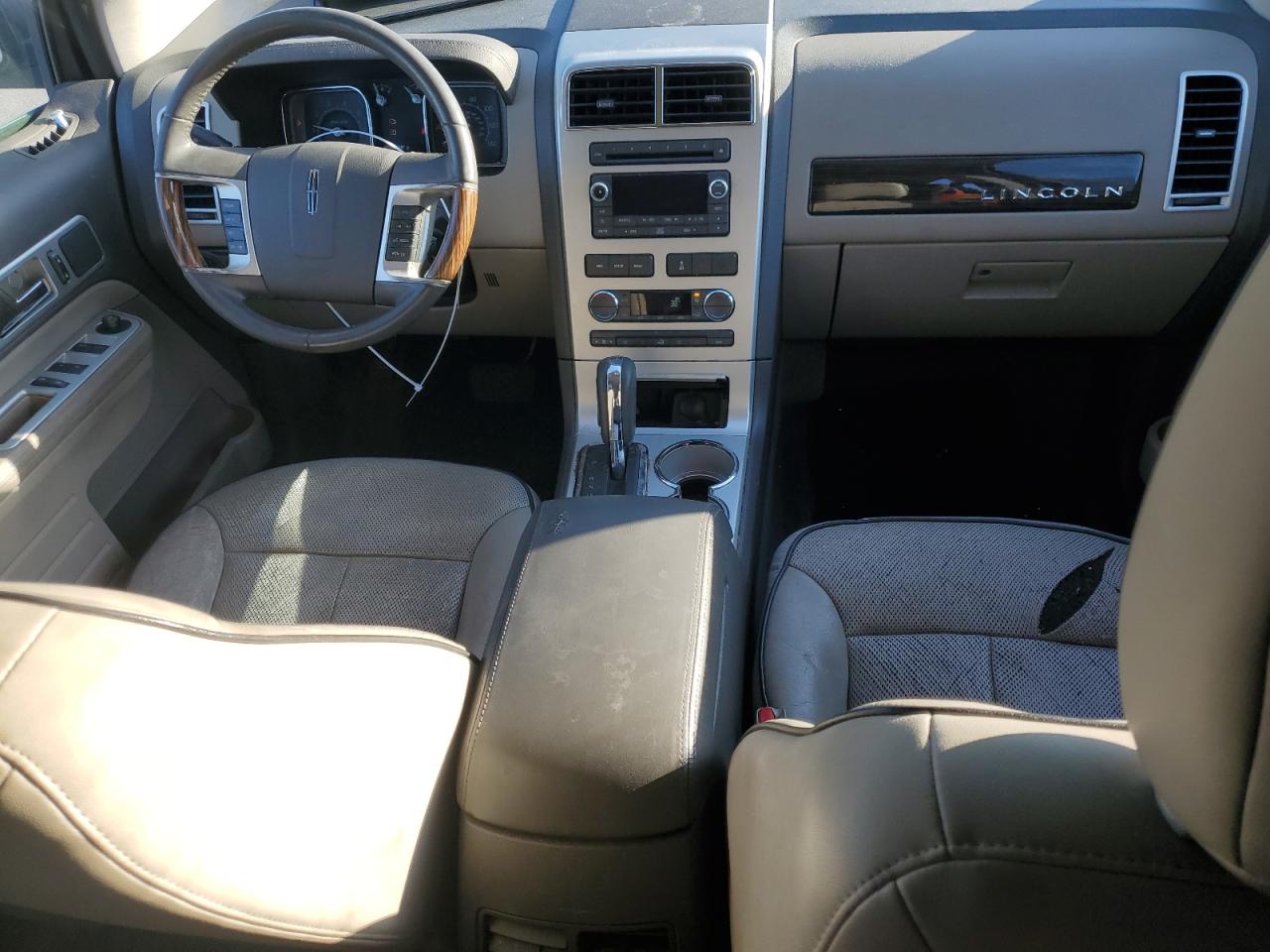 2010 Lincoln MKX - Image 8