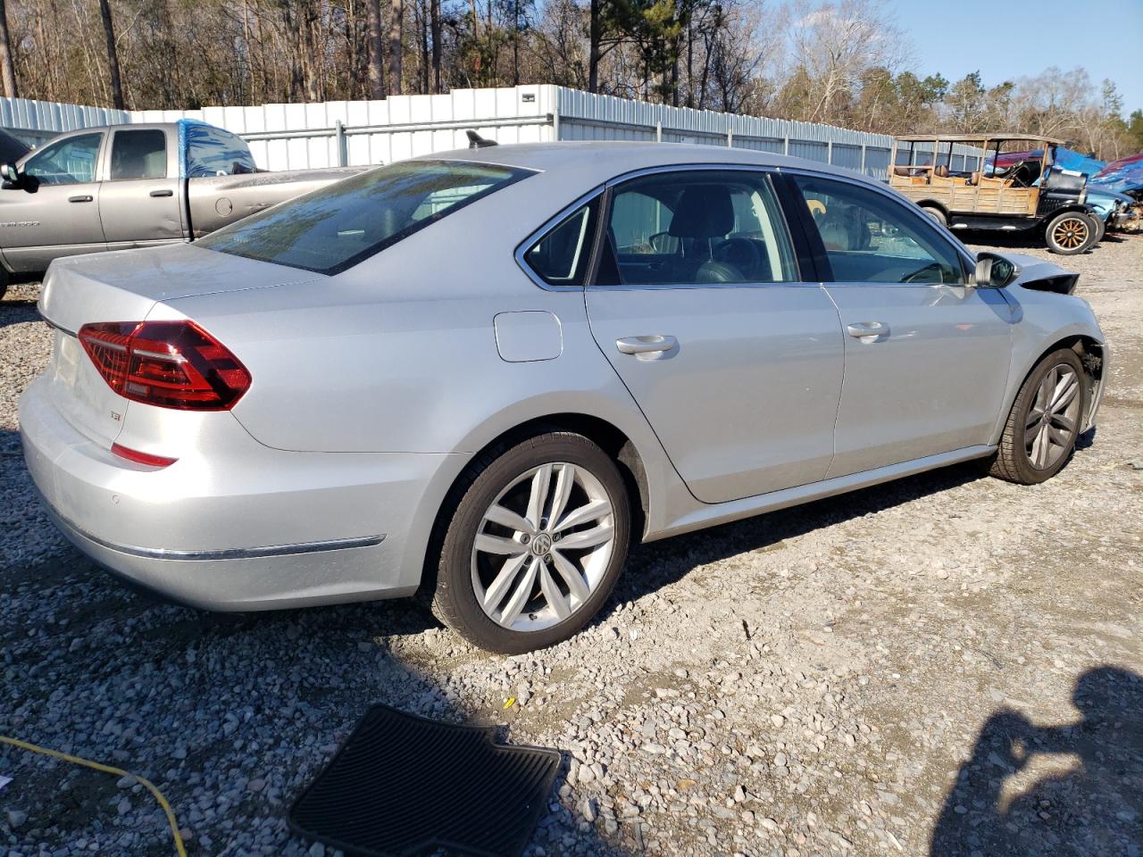 2018 Volkswagen Passat - Image 3
