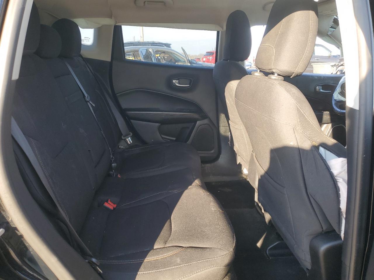 2018 Jeep Compass - Image 12