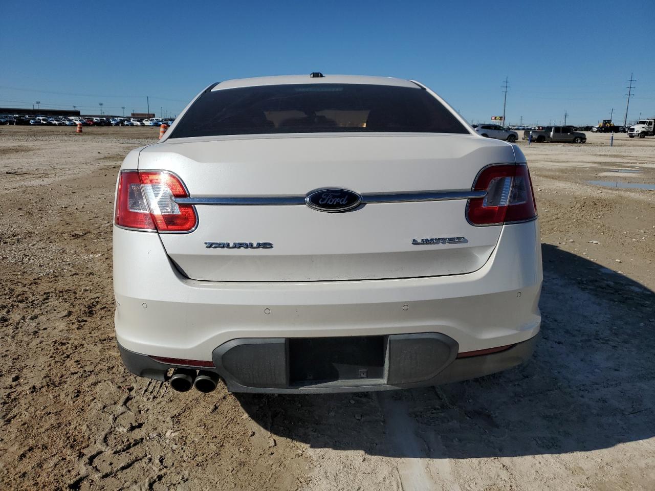 2010 Ford Taurus - Image 6