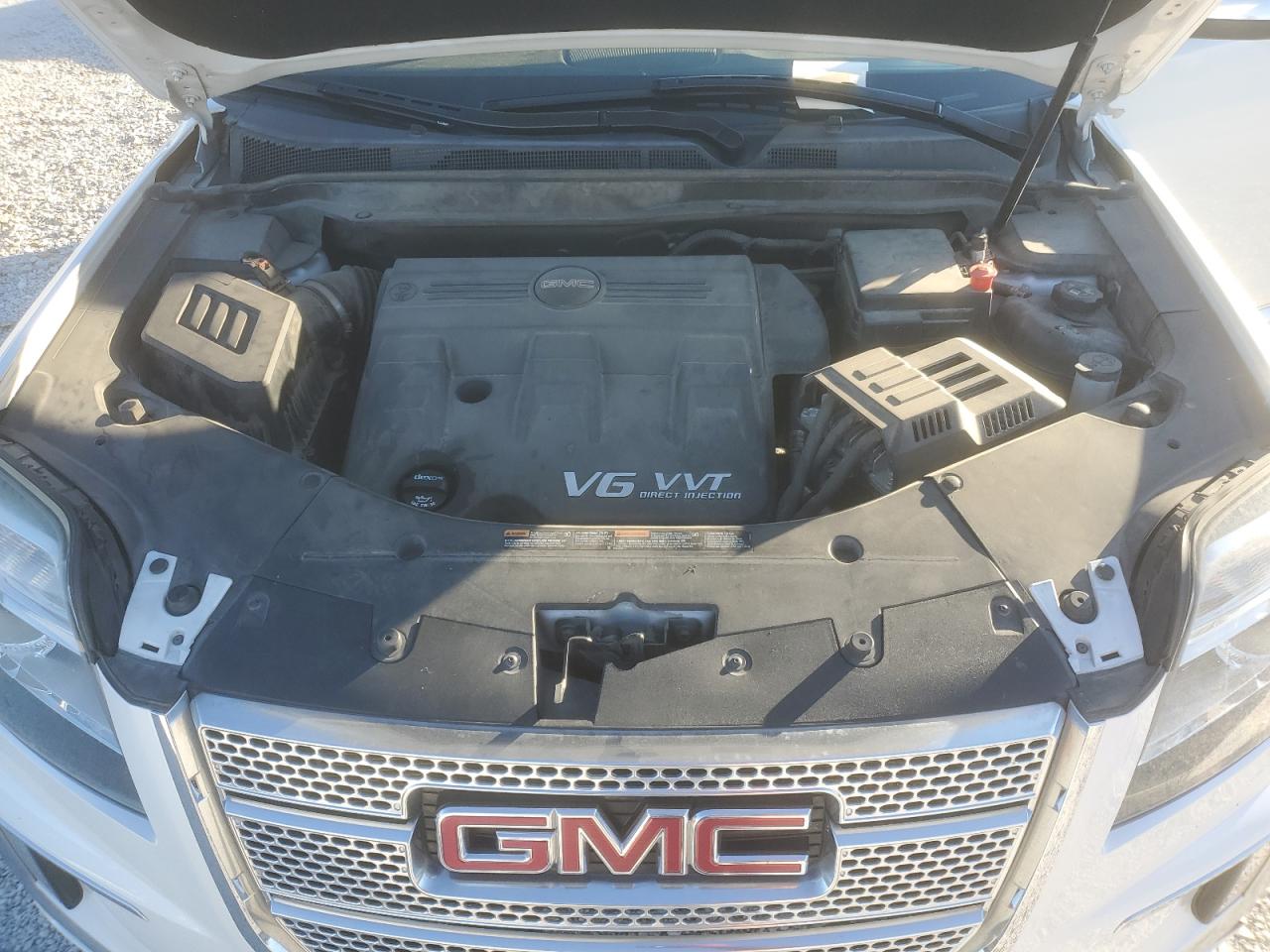 2016 GMC Terrain - Image 13