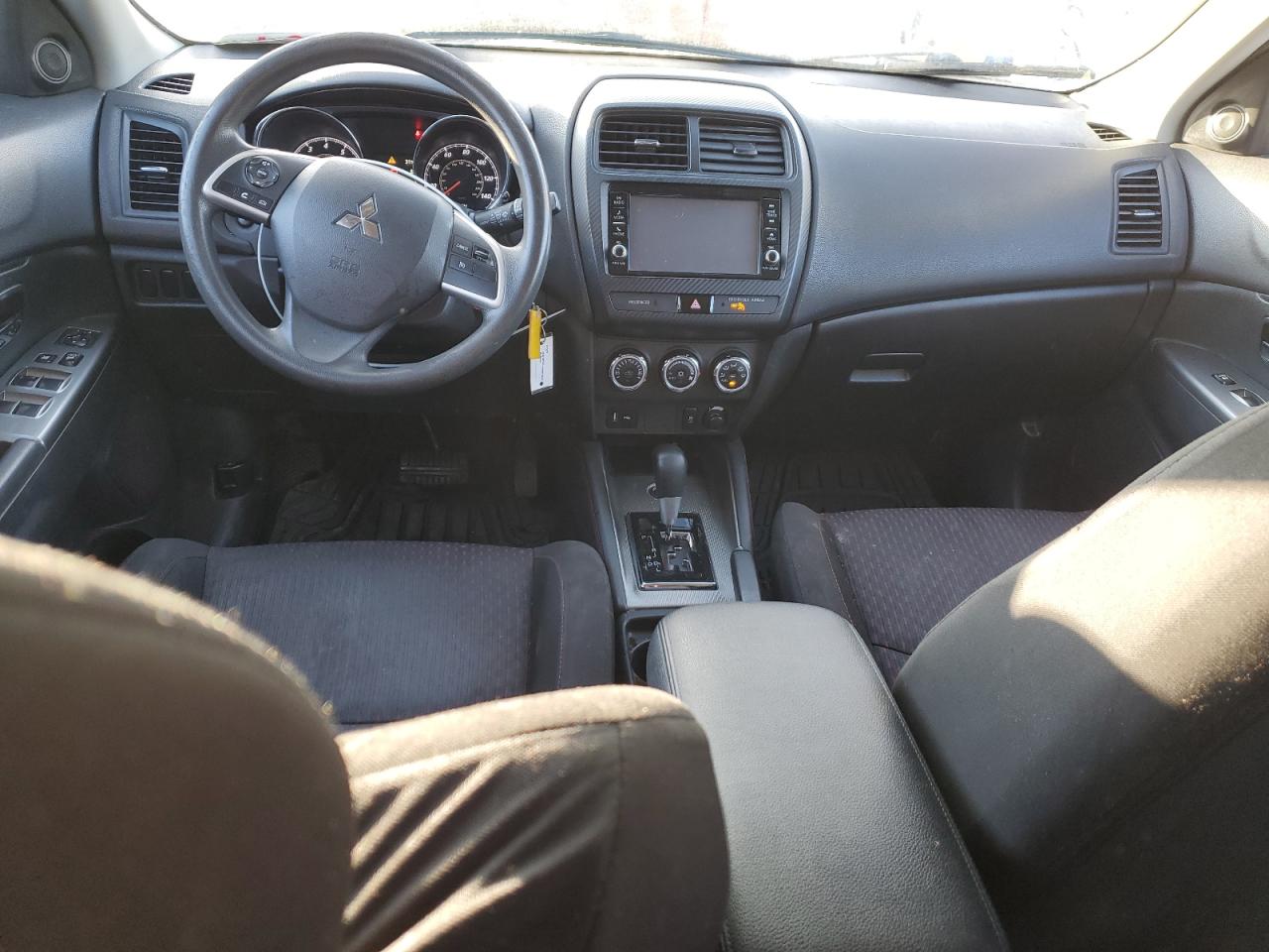 2018 Mitsubishi Outlander - Image 8