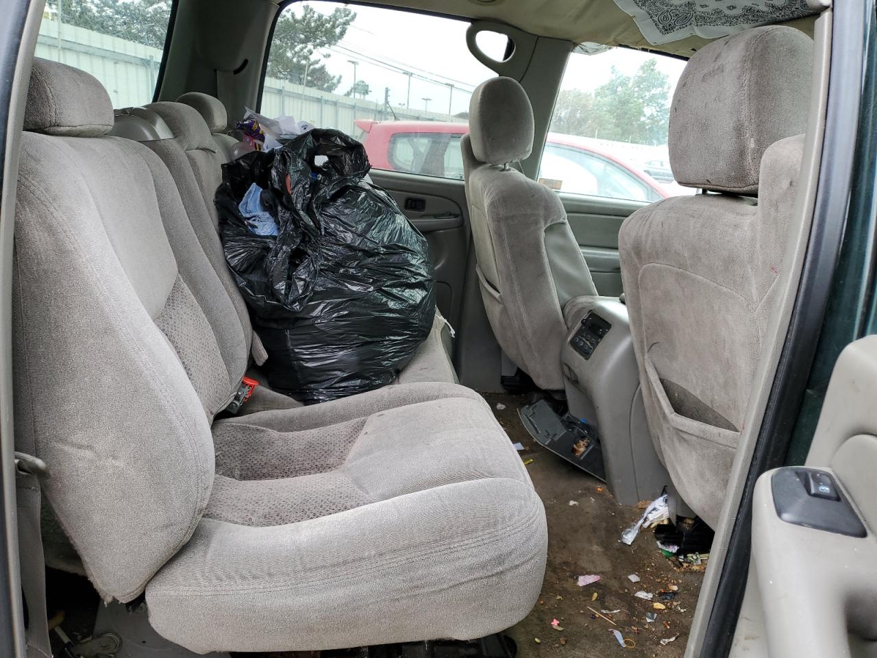 2004 Chevrolet Suburban - Image 11